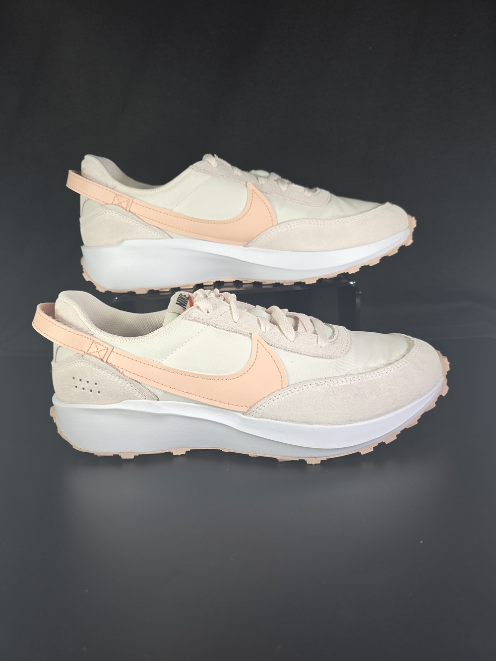 Women's Nike Waffle Debut Sneakers
Size: Women's 10 - Picture 7 of 11